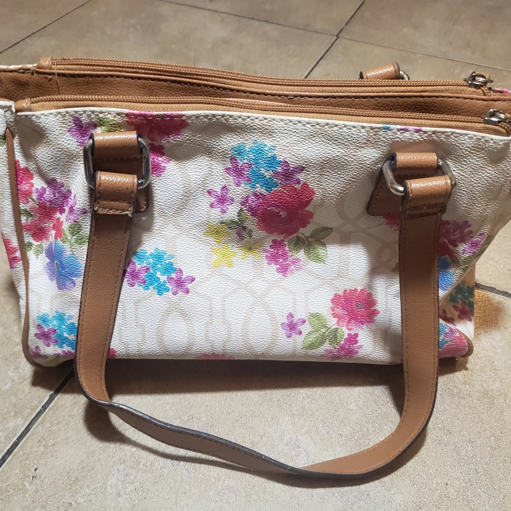 White Multi-compartment Floral Shoulder Bag - Picture 2 of 9